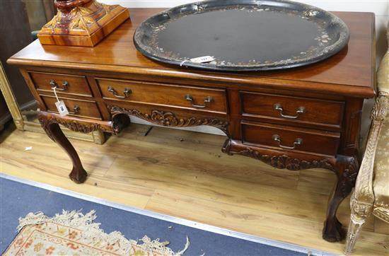 A modern mahogany kneehole desk W.140cm